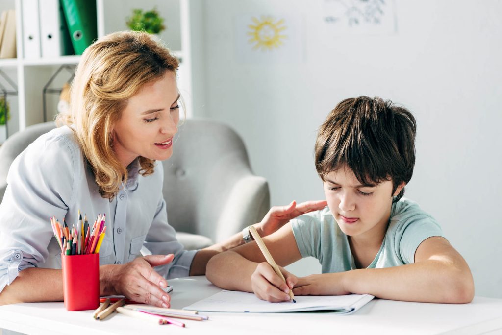 kid-with-dyslexia-drawing-with-pencil-and-child-ps-DUTGTDM-1024x684