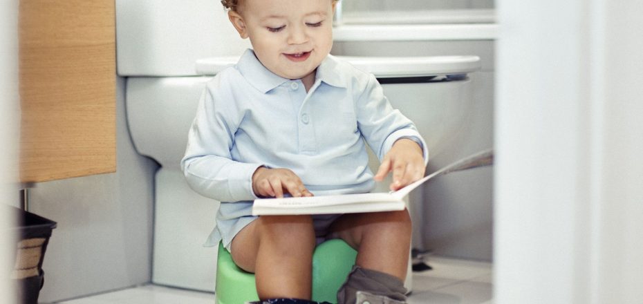child-sitting-on-the-toilet-615093236-5a1d8fb8e258f8003befd323
